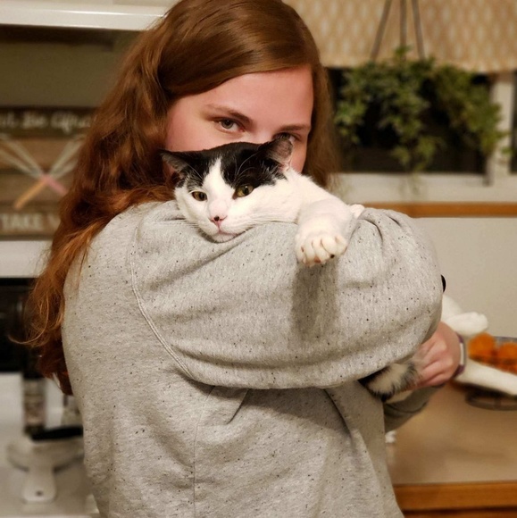 Meet your Posher, Kelsey - Picture 2 of 2